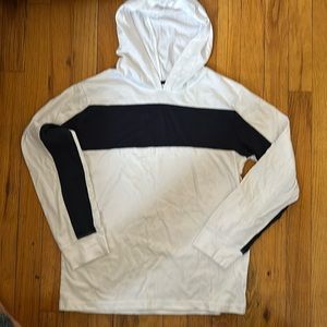 New (without tags) long sleeve hoodie tee